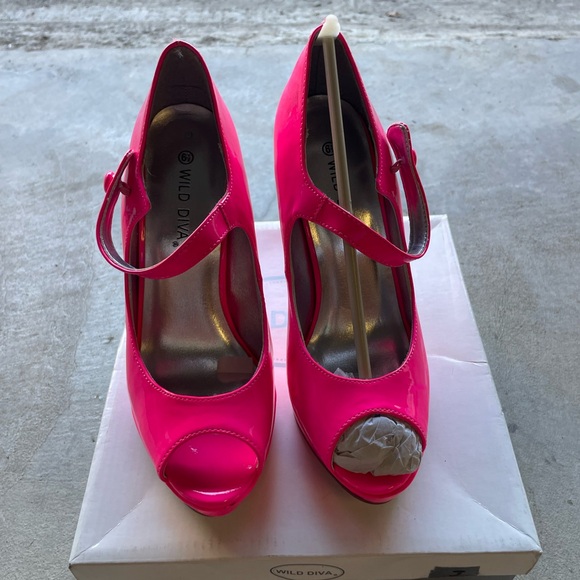 Wild Diva Hot Pink Peep Toe Heels - Picture 2 of 2